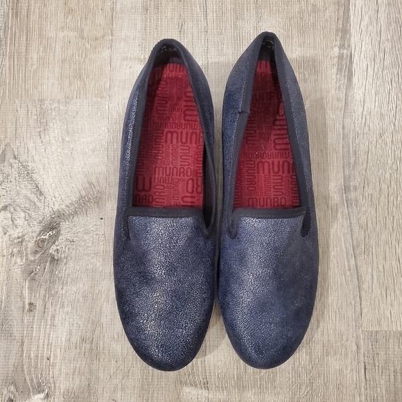 NEW Munro Barb-Blue Printed Metallic Flats - Picture 2 of 7